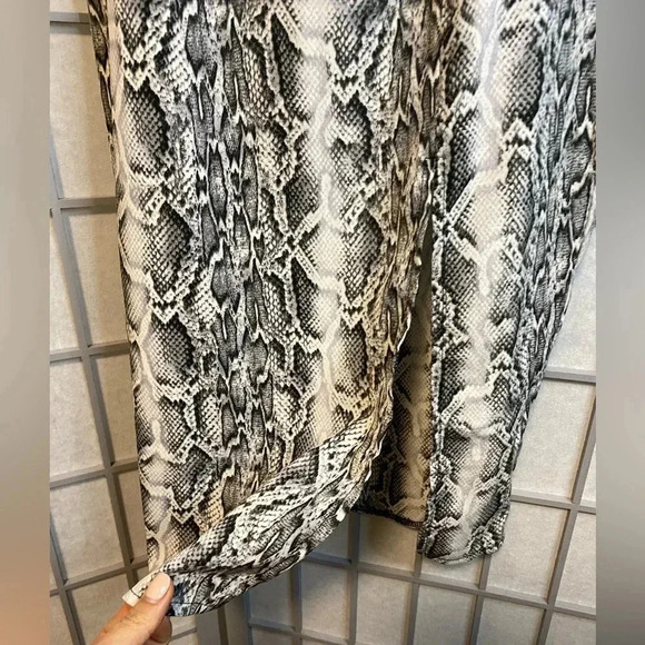 NWTs - Pretty Little Thing - Python animal print midi skirt with slit - US0 - Picture 3 of 4